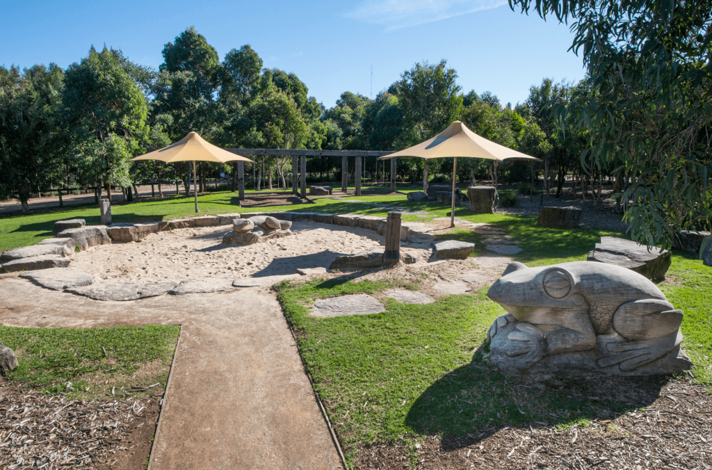 Wentworth Common sand pit with statue of frog and gecko